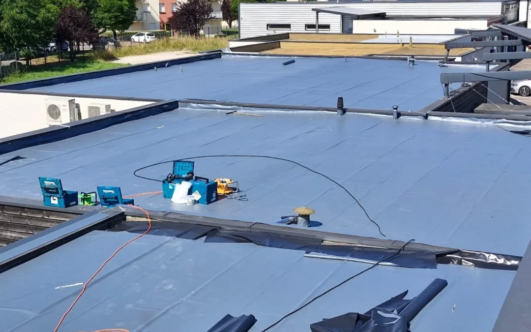 Membrane PVC à Épinal : matériau innovant pour une toiture étanche et écologique